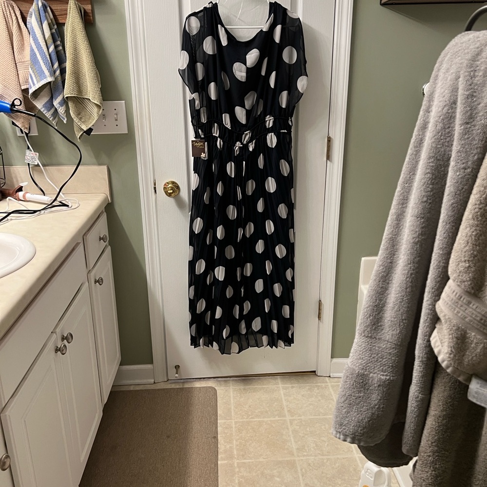 Taylor Black and White High Low Dress - Picture 4 of 5